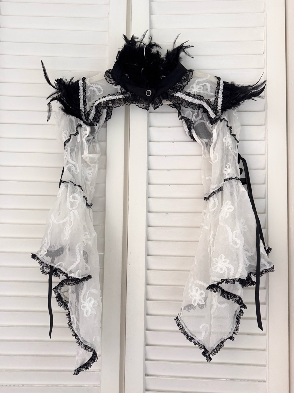 Cosplay / Lolita Lace & Feather Accent Shawl Collar - Black & White